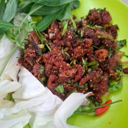 ก้อยเนื้อหั่นขมๆแบบแห้งๆรสจัดแบบอีสาน