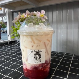 สตอเบอร์รี่นมสด ( แก้วโอ่ง )