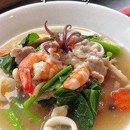 ราดหน้าทะเล