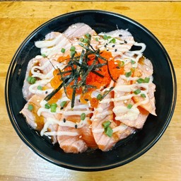 ข้าวหน้าแซลม่อนเบิร์น&ไข่แซลม่อน(5g)