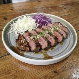 เนื้อออสย่างราดซอสยากินิกุ