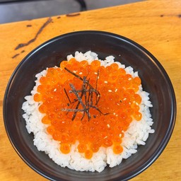 ข้าวหน้าไข่ปลาแซลมอน (50g)