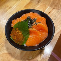 ข้าวหน้าปลาแซลม่อน+ไข่แซลม่อน(15กรัม)