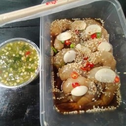 ยำแหนมคลุก&ขนมไทย(ตลาดหน้าโรงอวน)