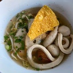 ก๋วยเตี๋ยว ฉลองกรุง 9