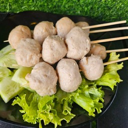 ปุ้ยตี้ ลูกชิ้น วรารัตน์