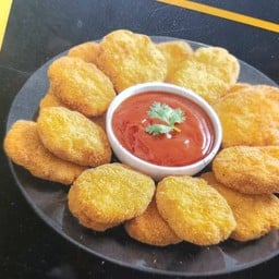 เกี๊ยวซ่า&เฟรนฟราย Lotus สามแยกพิชัย