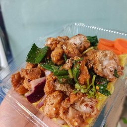 บะหมี่ยำไก่แซ่บ