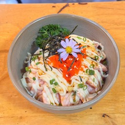 ข้าวหน้าแซลม่อนเบิร์นชีส