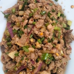 ก้อยหมูคั่วสุกรสจัดแบบอีสาน