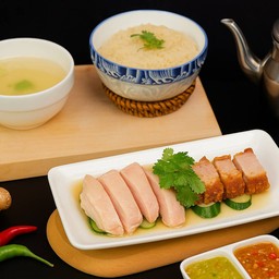 ข้าวมันไก่สิงคโปร์+หมูกรอบ