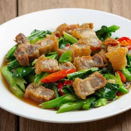 คะน้าหมูกรอบเป็นกับข้าว