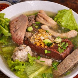 ต้มเลือดหมูจักรวาลเครื่องแน่น