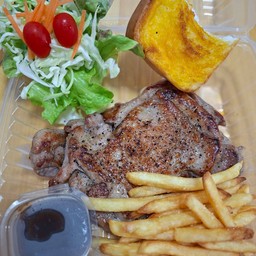 สเต็กสะโพกไก่พริกไทยดำ