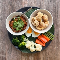 น้ำพริกอ่อง+แคปหมู+ไข่ต้ม
