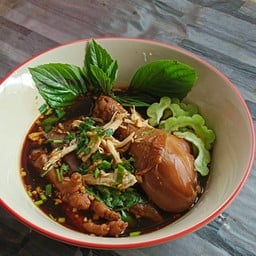 เตี๋ยวไก่น่องโตยายงอน