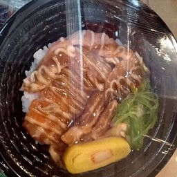 ข้าวหน้าแซลมอน