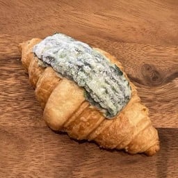 L ครัวซองต์ ผักโขม