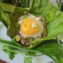 แหนมใบตองหมกไข่