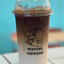 กาแฟลาเต้มะพร้าวน้ำหอมนมสด