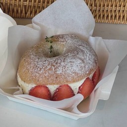 Earl Grey Chantilly bagel