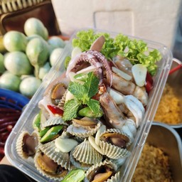 ลวกจิ้มหอยแคลง+ปลาหมึก+กุ้ว