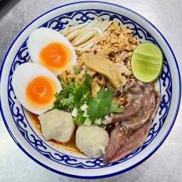 ก๋วยเตี๋ยวต้มยำ สี่แยก บรรทัดทอง