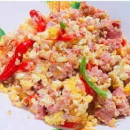 แหนมผัดไข่