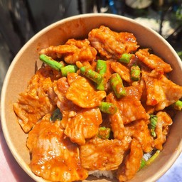 ข้าวผัดพริกแกงหมู