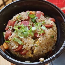 ข้าวผัดไส้กรอกแดง