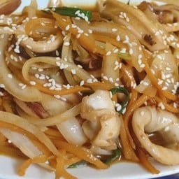 หมึกผัดซอสเกาหลี (กับข้าว)