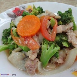 ผัดผักรวมใส่ไก่