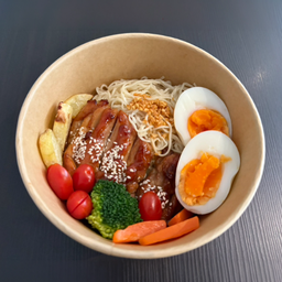 บะหมี่เหลืองไก่เทอริยากิไข่มะตูม