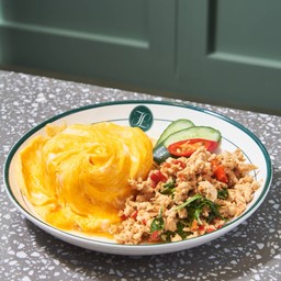 ข้าวกะเพราอกไก่สับ ไข่ข้น