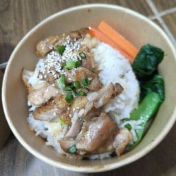 ข้าวไก่ซอสเทอริยากิบ้านล่าง