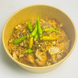 อกไก่ทอดกระเทียมพริกสด (กับข้าว)