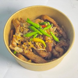 หมูทอดกระเทียมพริกสด ( กับข้าว )
