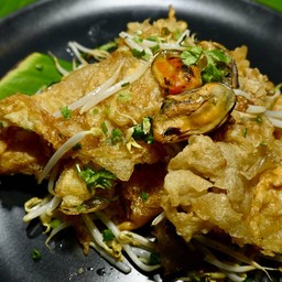 อิ่มลิ้นผัดไทยหอยทอด