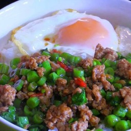 ข้าวกระเพราหมูสับ ไข่ดาว