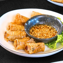 54 ปอเปี๊ยะทอด (Fried spring rolls)