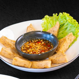 55 หมูยอทอด (Fried Vietnamese pork sausage)