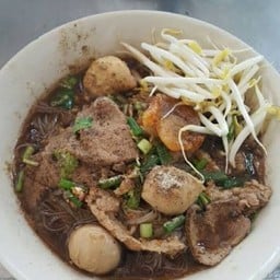 นัดก๋วยเตี๋ยวไก่ตุ๋น -