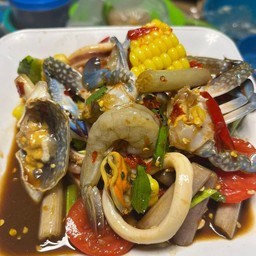 ยำปูม้า+กุ้งสด+ปลาหมึก+หอยแคลง