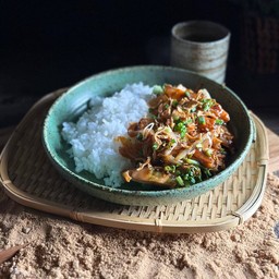 ข้าวไก่คลุกซอส