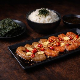 Set แซลมอน+กุ้งดอง(ข้าวญี่ปุ่น+สาหร่ายแผ่น+น้ำจิ้ม)