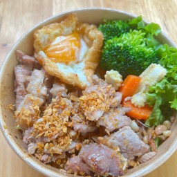 ข้าวหมูทอดกระเทียม