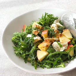 Shungiku mozzarella salad