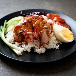 ข้าวหมูแดง+กุนเชียง+ไข่ต้ม