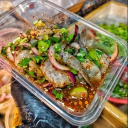 ยำกุ้งสดก้อยมะนาว