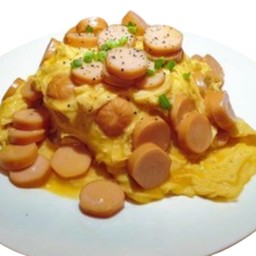 ข้าวไข่ข้นลาวาไส้กรอกหนังกรอบ